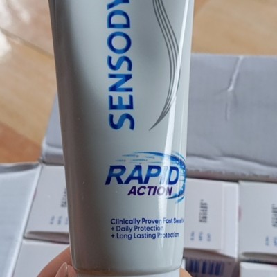 Kem Đánh Răng Giảm Ê Buốt Sensodyne Rapid action Tím 100g