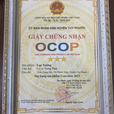 500Gr Lạp xưởng OCOP Dung Phát tươi ngon và nạc nhiều. 