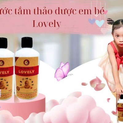 NƯỚC TẮM THẢO DƯỢC LOVELY DÀNH CHO TRẺ SƠ SINH 0 - 3 TUỔI 500ML