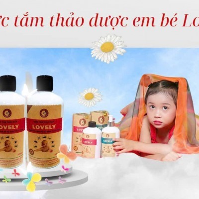 NƯỚC TẮM THẢO DƯỢC LOVELY DÀNH CHO TRẺ SƠ SINH 0 - 3 TUỔI 500ML