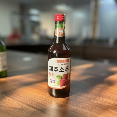 Rượu Jisan Soju (Vị Dâu) - 18% vol, 360ml