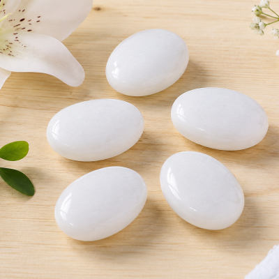 ĐÁ MASSAGE LẠNH MẶT HÌNH OVAL – Kích thước: 6 × 4 × 1,5 cm